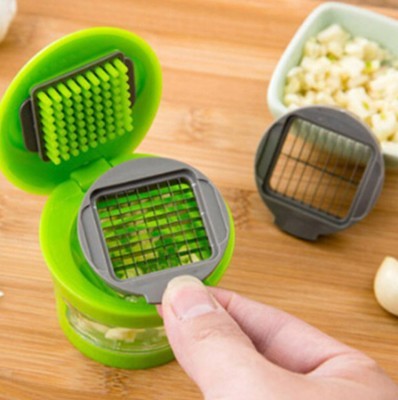 "2-in-1 Garlic Press & Slicer – Multifunctional Kitchen Tool for Chopping, Grinding & Juicing Garlic & Vegetables"